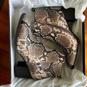 Blondo leather snakeskin booties. Size 9. Like new.